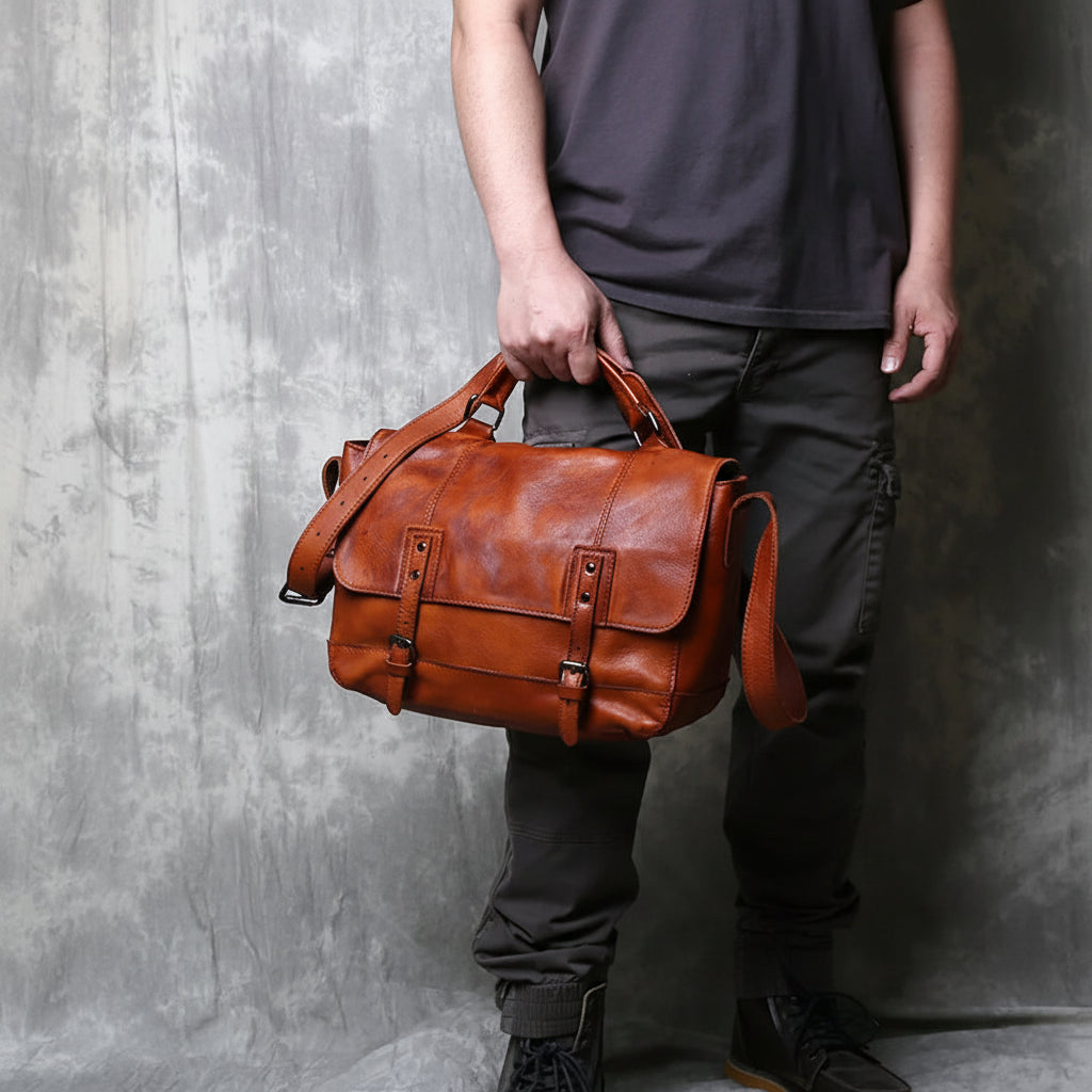 The Garrison Messenger — Heritage Leather Edition